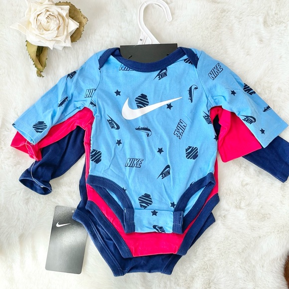 NWT NIKE 3PK LOGO BODYSUITS (onesies) w/logo and “JUST DO IT & “I RUN THE SHOW” - Picture 2 of 7